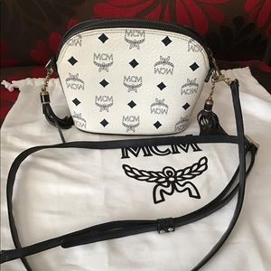 SALE🎄🎄💯 MCM Small Visetos leather crossbody🎄🎄